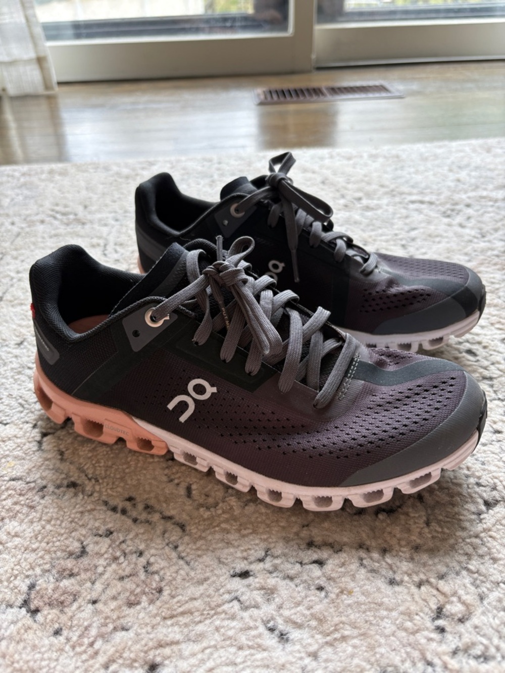 Women’s Oncloud Sneakers